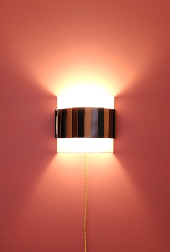 Atelier Fabien Ifires Paris - applique tissu tendu blanc et lamelles de cuir - 100% made in France